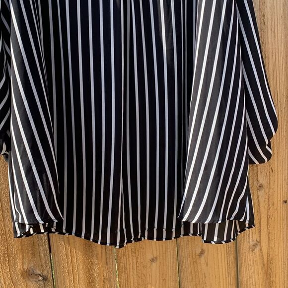 Take 50% OFF- Cato Women’s V-neck Blouse Striped, Size-26/28W - Picture 9 of 9